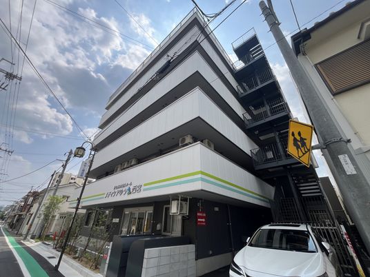 外観と入口  