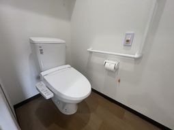 手すり付きトイレ  