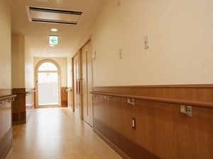 光差す廊下