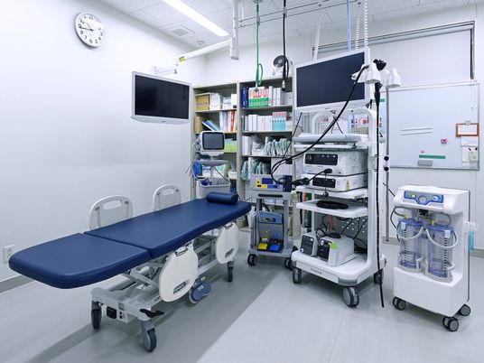 機能訓練室の診察台  