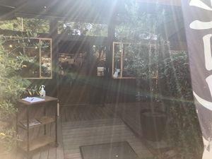 木製デッキの入口  