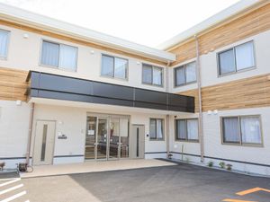 明るい建物外観