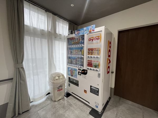 自動販売機とゴミ箱