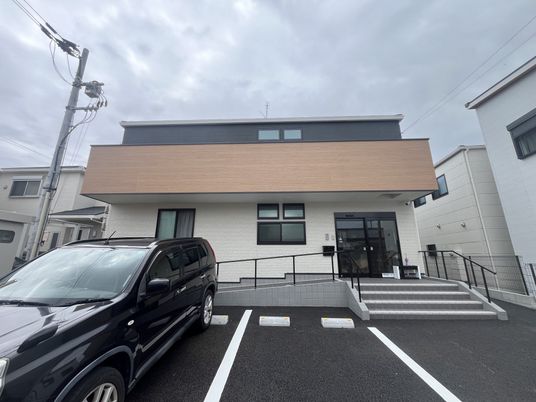 駐車場付きの外観