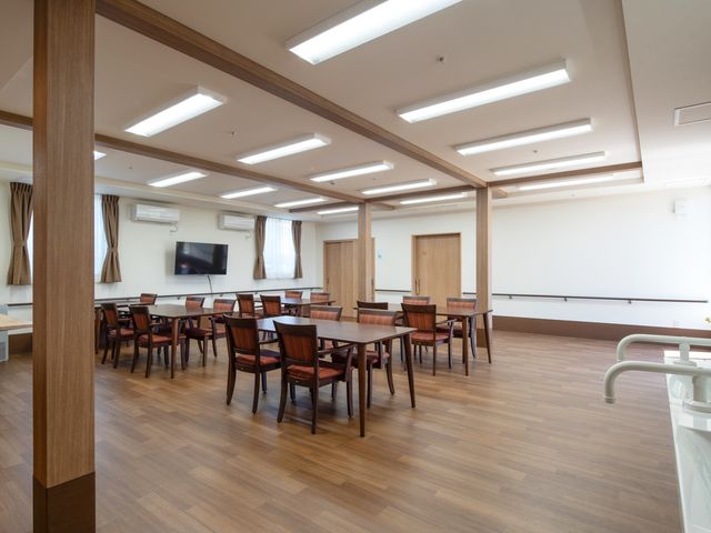 明るい食堂の室内  