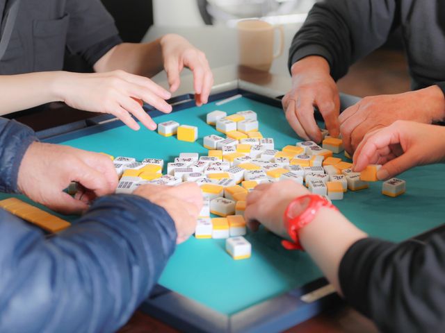 レクリエーションの様子 利用者様のために質の高いサービスを提供するのがお仕事です 心温まる交流が生まれる活動の時間です。お互いのコミュニケーションを楽しみながら、心を豊かにしていただけます。