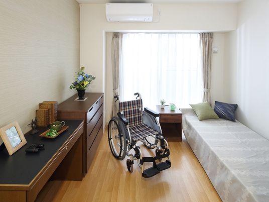 明るい居室の一角