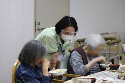 楽しい食事の様子