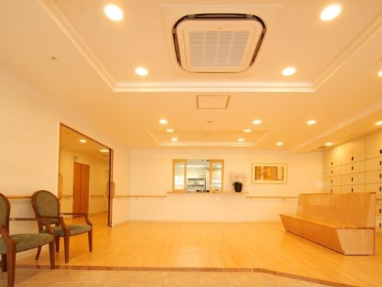 応接スペースの清潔なロビー