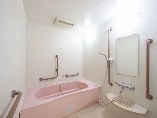 バリアフリー対応の浴室