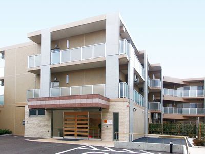 モダンな建物の外観