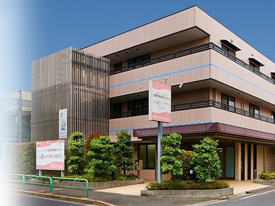 3階建ての建物外観  
