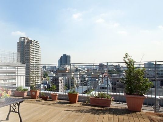 開放的な屋上テラス