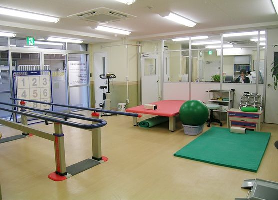 トレーニング機器は機能訓練室  
