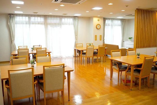 手すり付き快適な浴室