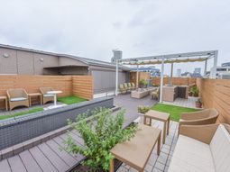 屋上緑化テラス空間