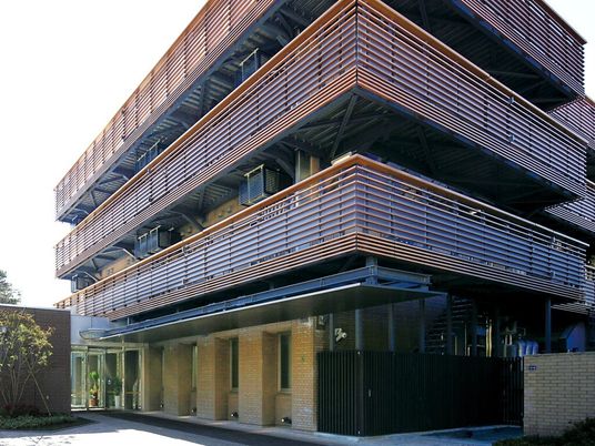 モダンな建物の外観