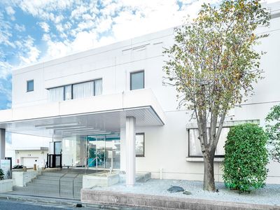 現代的な外観の建物