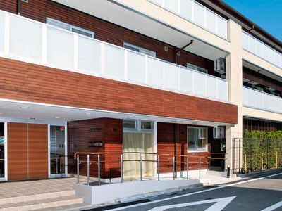 清潔な施設のエントランス