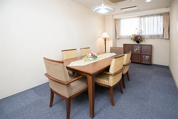 明るく清潔な外観