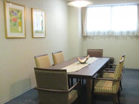 落ち着いた雰囲気のダイニング