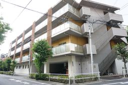 現代的な建物の外観