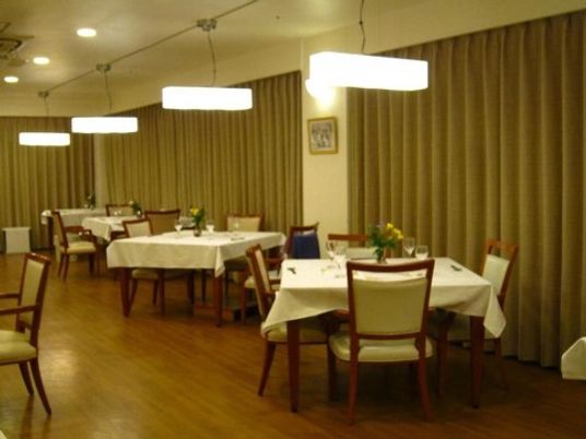 ゆったりした食堂空間