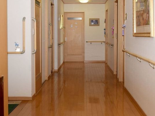 手すり付き廊下  