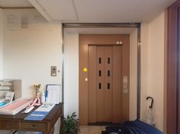 広いエレベーター前スペース