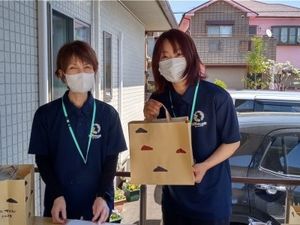スタッフ2人のエントランス  
