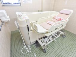 バリアフリーな特殊浴槽
