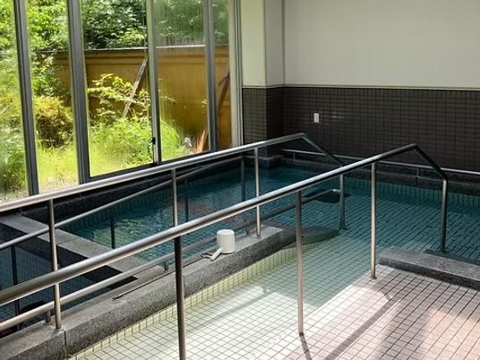 手すり付き浴室  