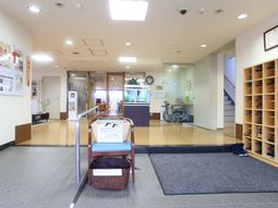 明るい受付ロビー