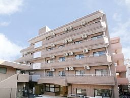 多階層の建物外観