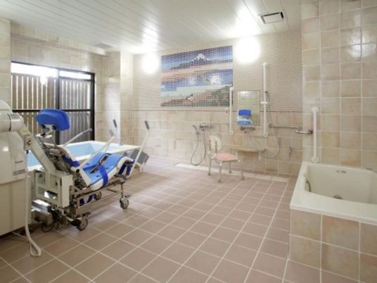 バリアフリーの浴室設備