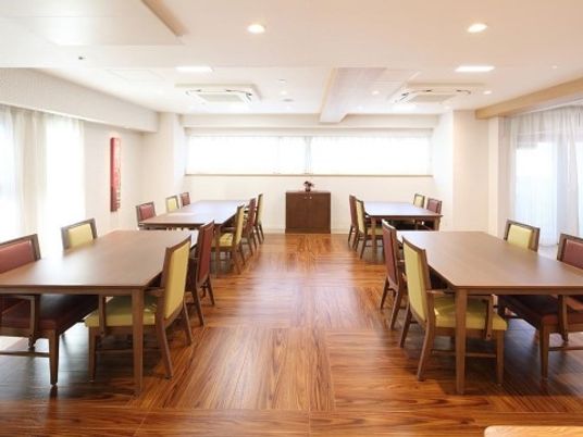 明るい広々食堂