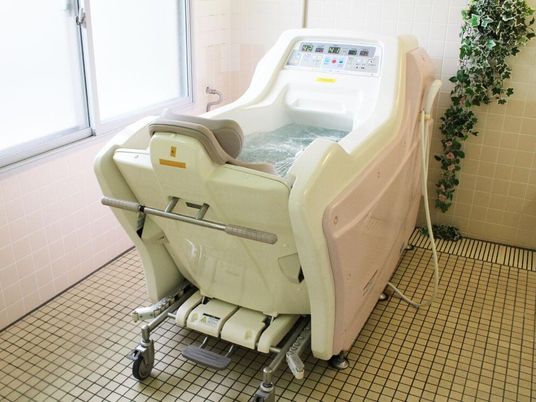 バリアフリー設計の浴室