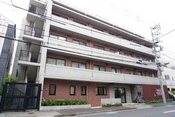 赤レンガ調の建物正面