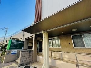 建物正面の外観  