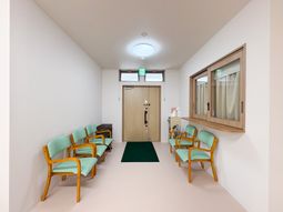 落ち着いた雰囲気の廊下