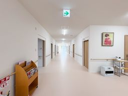 長い白い廊下