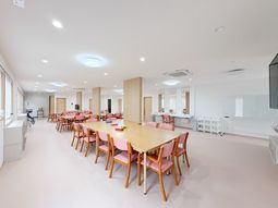 大きなテーブルの部屋