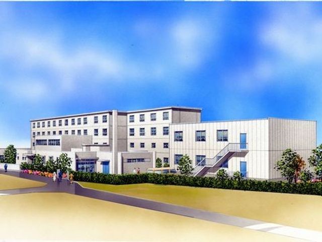 快適そうな施設外観 外観 明るい色合いの建物が迎える、こちらの施設で心地よい毎日をサポートします。美しい緑に囲まれた環境でお待ちしております。