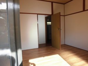 明るい和室の居室  