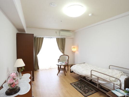 明るく広々とした居室