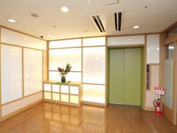 和風エリアの明るい廊下