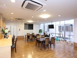 広々明るい共有スペース