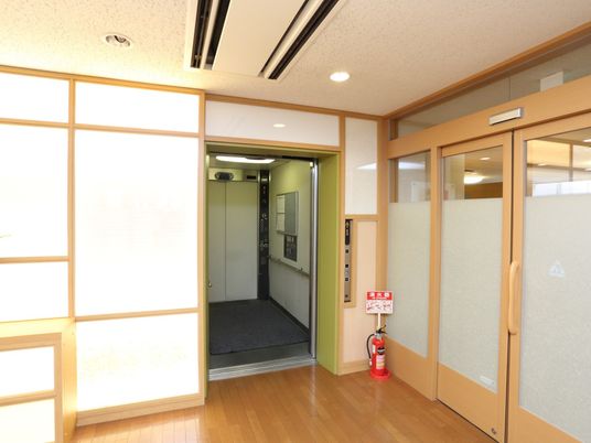 明るいエレベーターホール