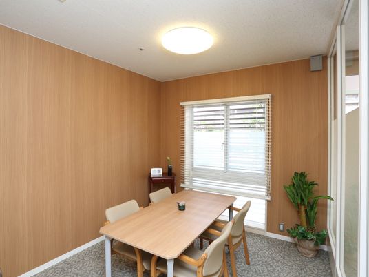 落ち着いた雰囲気の居室