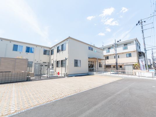 開放感ある建物の外観